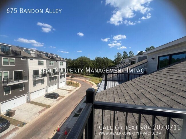 Building Photo - 675 Bandon Aly