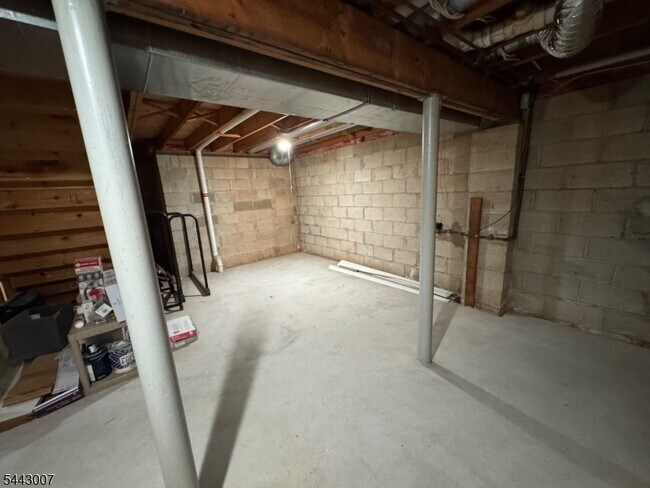 Building Photo - 3811 Bloomingdale Dr