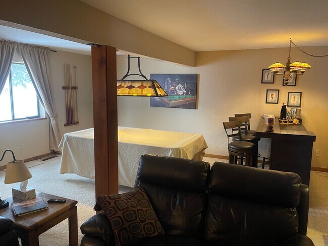 Building Photo - Beautiful furnished house in Stateline available now!