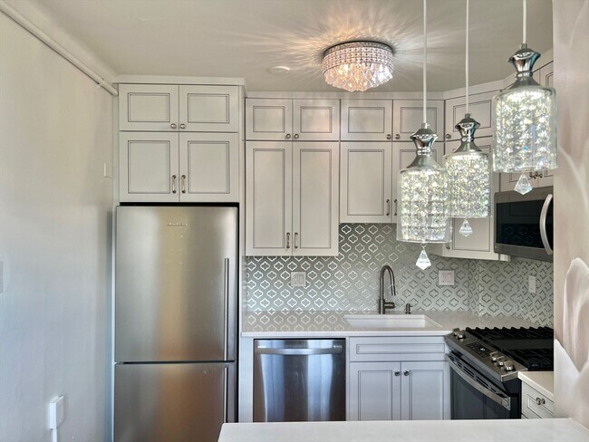 Primary Photo - 1454 Beacon St