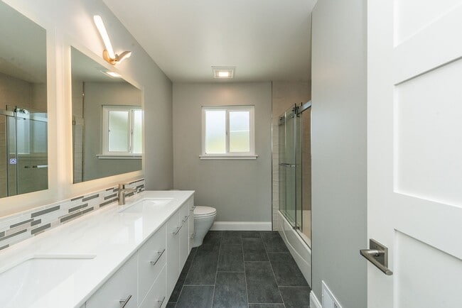 Building Photo - Updated 4 Bed / 2.5 Ba Home in Millbrae Mi...