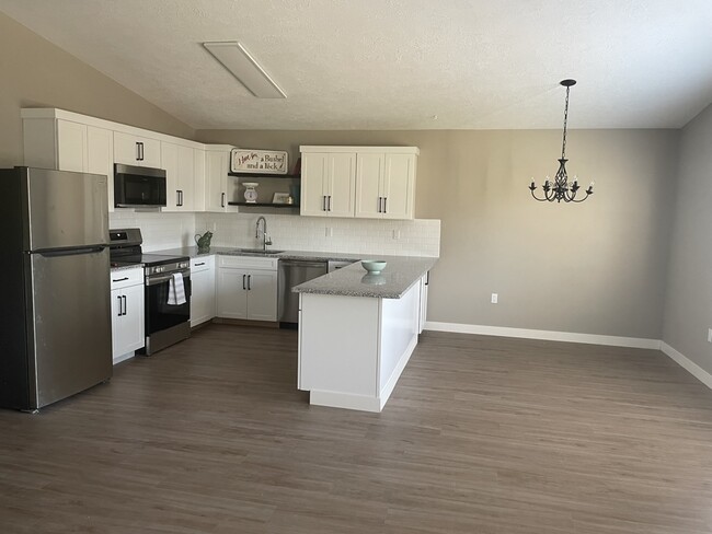 Primary Photo - 740 NE Loper Ave