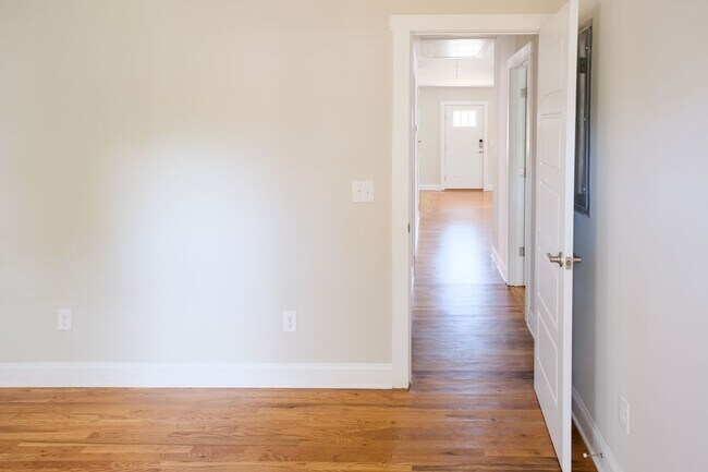 Building Photo - 3 Bedroom, 3 Bath House in Prime Augusta C...