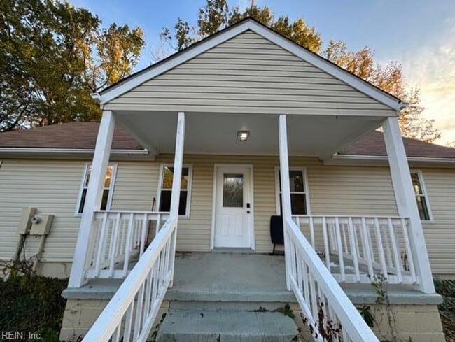 Building Photo - Maple Hall