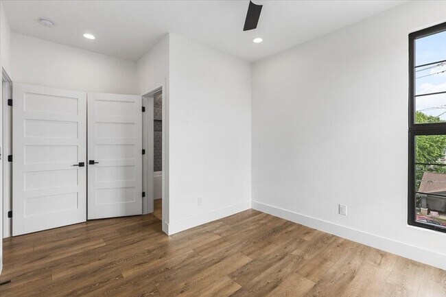 Building Photo - 827 Ramsey St