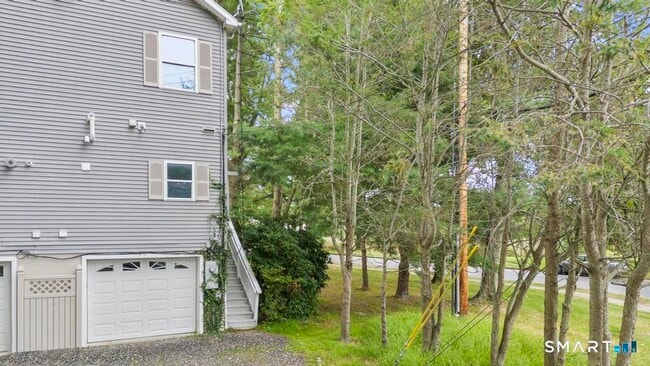 Building Photo - 815 S Pine Creek Rd