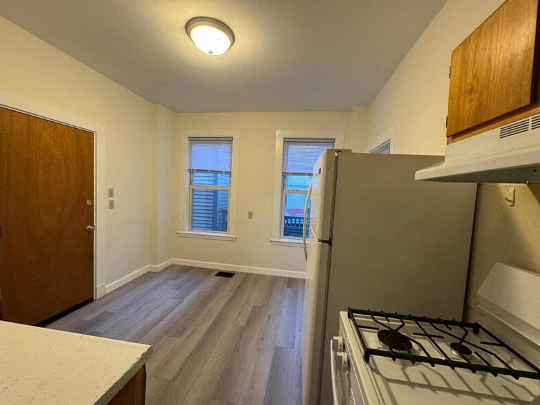 Building Photo - 250 Beacon St