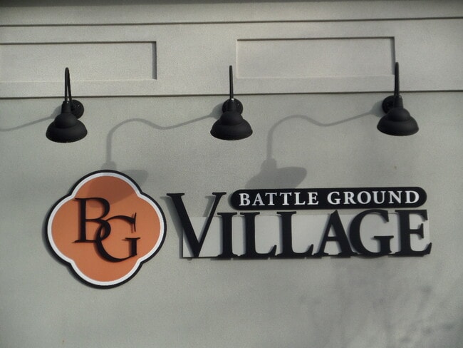 Building Photo - The Oaks Live/Work Townhomes