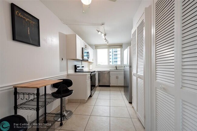 Building Photo - 1370 S Ocean Blvd