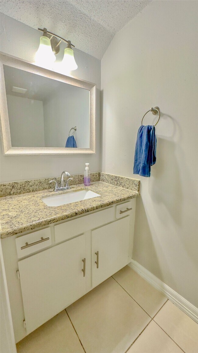 Building Photo - 6438 Alisa Ln