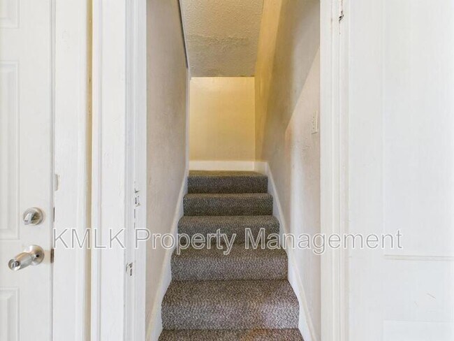 Building Photo - 855 Work Dr