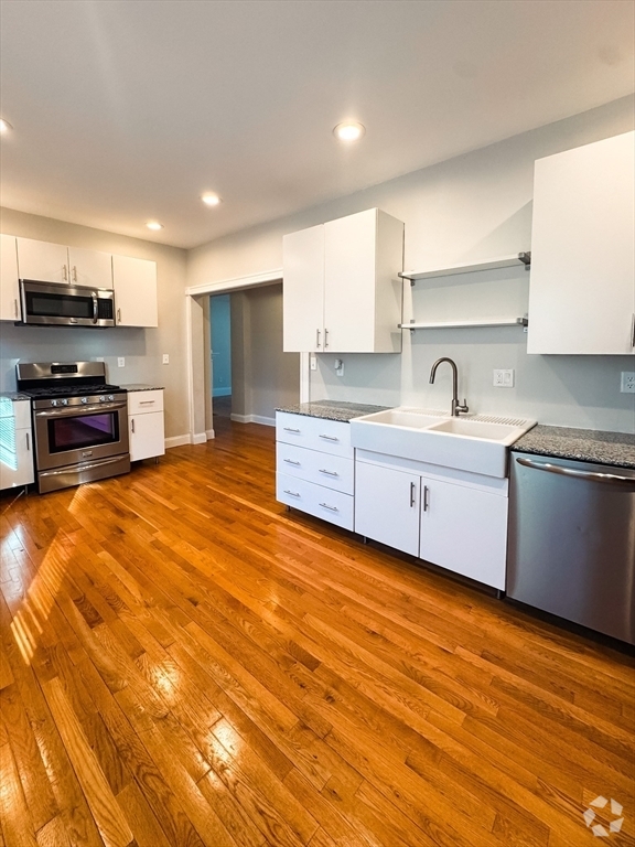 Building Photo - 40 Howland St
