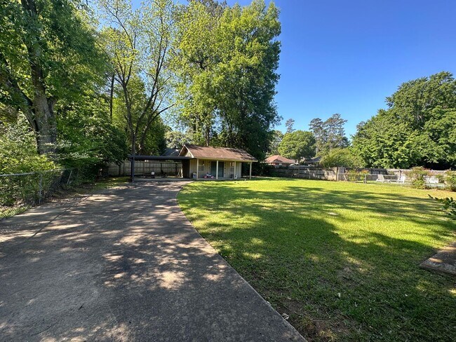 Building Photo - 3906 Dalraida Pl