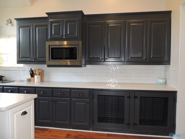 Building Photo - 104 Kestrel Ct SW