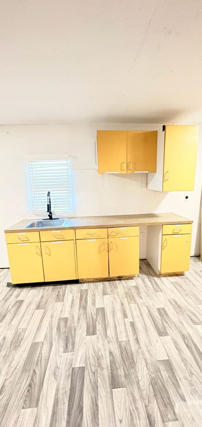 Building Photo - 705 Fidelity St