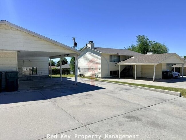 Building Photo - Noble Rd. Duplex