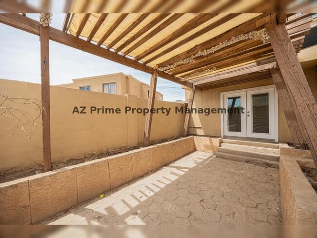 Building Photo - 4615 E Jones Ave