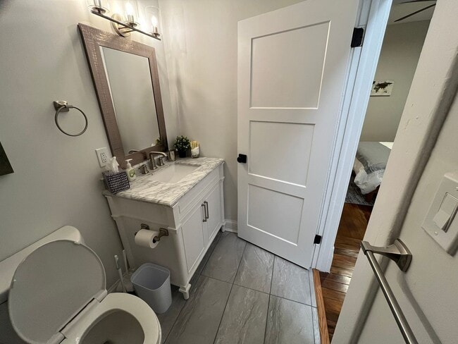 Building Photo - Dennison Ave 866-868 CR