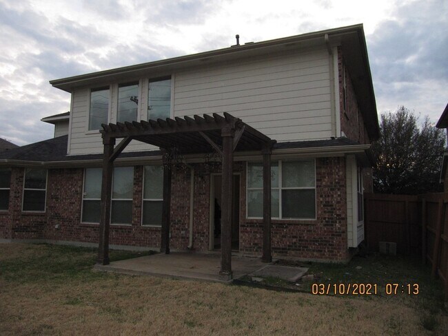 Building Photo - 2816 Quietwater Dr
