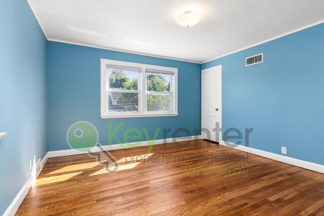 Building Photo - 355 Watchung Ave