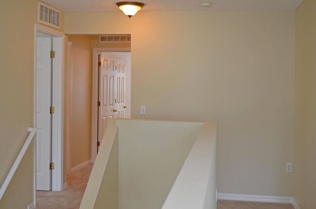 Building Photo - 87113 Kipling Dr