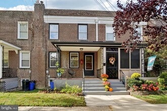 Building Photo - 111 Cooper Ave