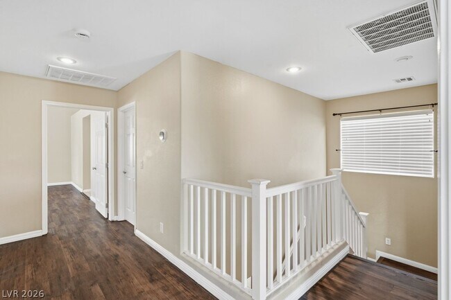 Building Photo - 527 Newberry Springs Dr