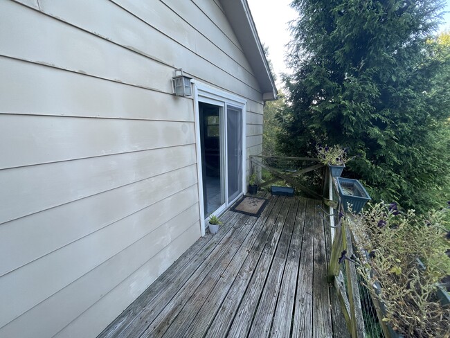 Building Photo - 221 Teel Rd