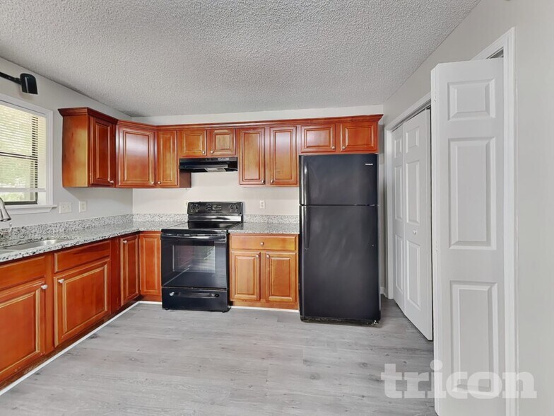 Building Photo - 4580 Woodcroft Cove