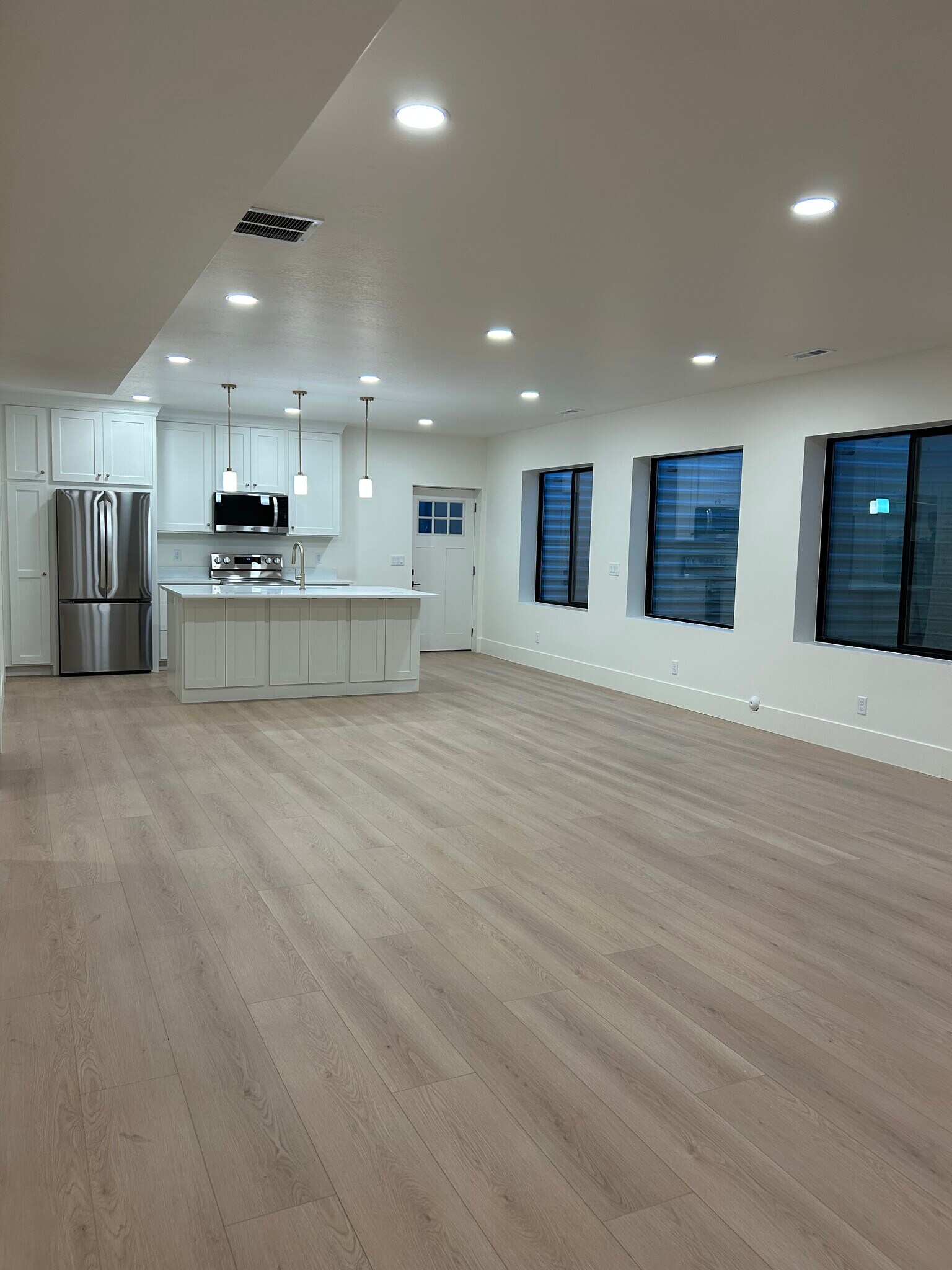 Kitchen - 2621 W Aurora Ave