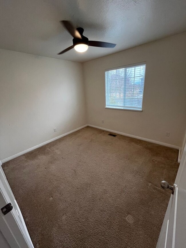 Building Photo - Beautiful 3 Bedroom/2 Bath Home in Springville!