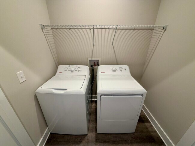 Building Photo - 117 Penny Ln