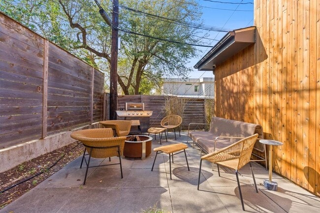 Building Photo - 2418 S 5th St