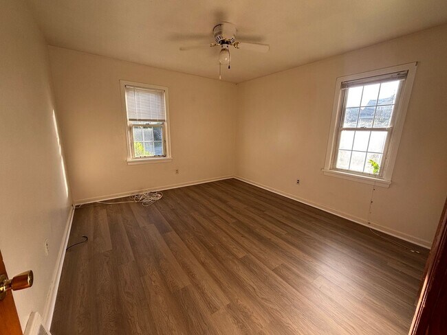 Building Photo - 3106 Southern Dr