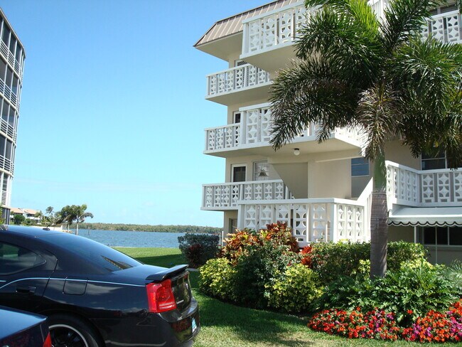 Building Photo - 52 Yacht Club Dr