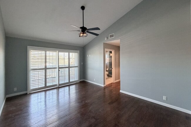 Building Photo - 4950 Nautilus St