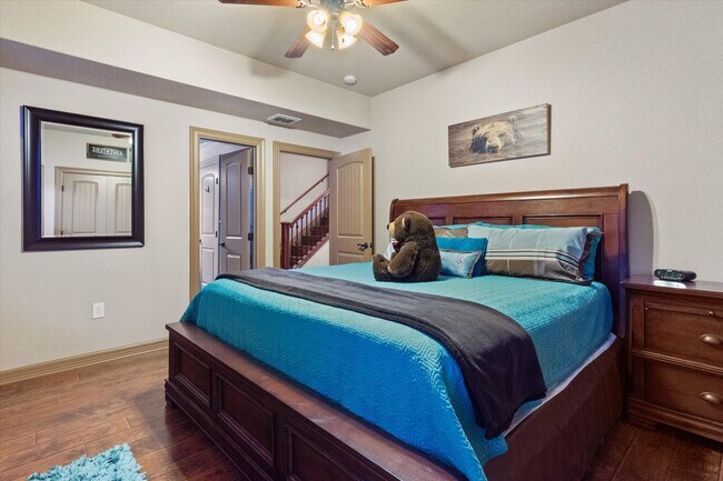 Building Photo - 785 Lake Forest