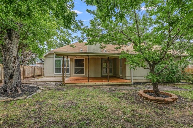 Building Photo - 501 Maple Run Dr
