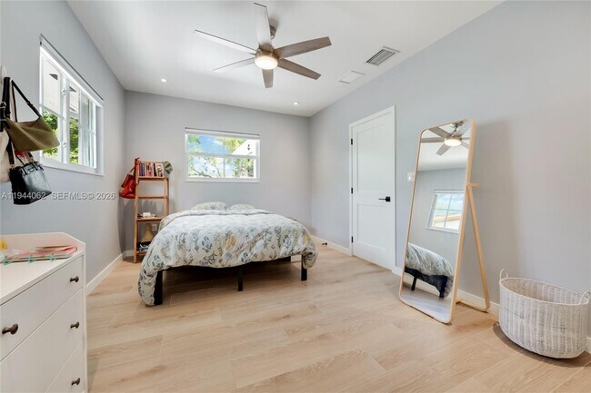 Building Photo - 6356 SW 14th St