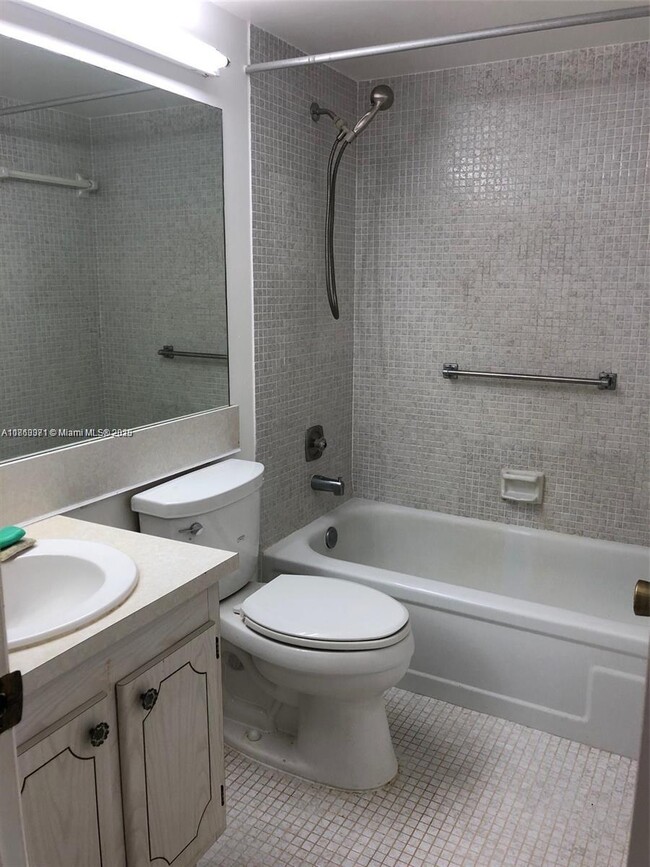 Building Photo - 93 Ventnor E