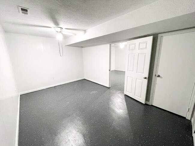 Building Photo - 5214 S 82nd St