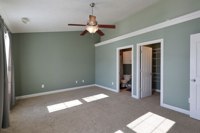 Building Photo - Room Share Rental: Spacious 2 Bedroom / 2 Bath Home Room Share – All Utilities & Internet Included!