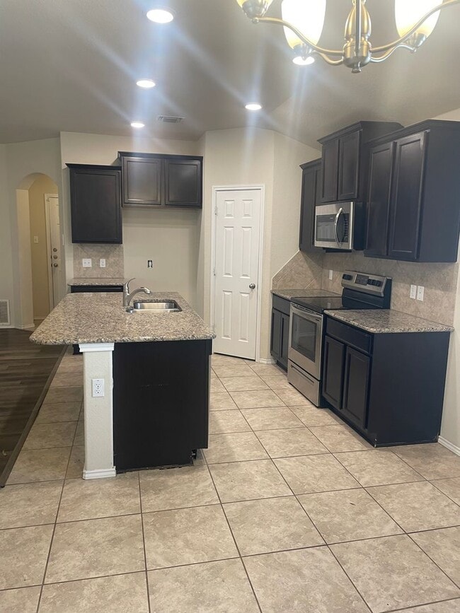 Building Photo - 3 BEDROOM WITH COMMUNITY POOL, BELTON ISD