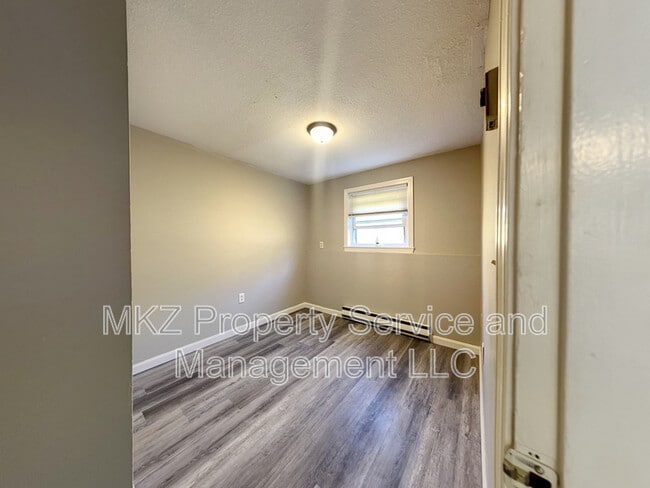 Building Photo - 51 Glenwood Dr