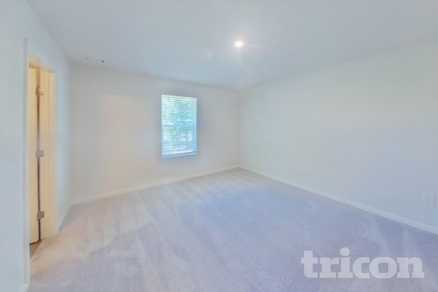 Building Photo - 527 Dayspring Dr