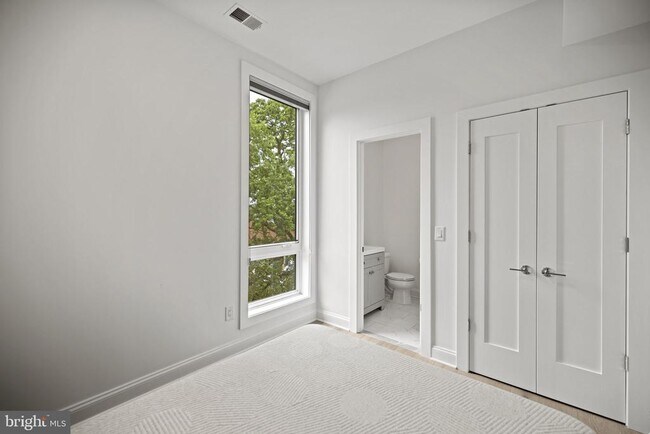 Building Photo - 4319 Harrison St NW