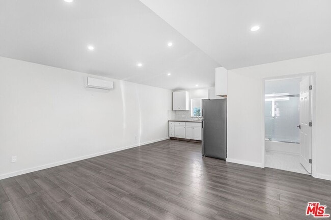 Building Photo - 3509-3504 Kinney St