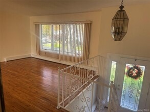 Building Photo - 308 Essex St