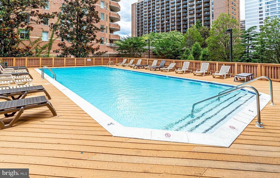 Building Photo - 1211 S Eads St