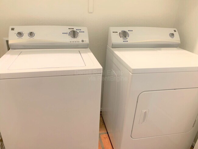 Building Photo - 4667 W Harrison St